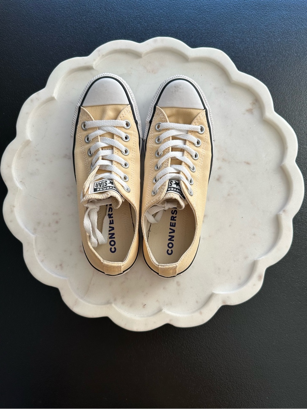 Women’s Light Yellow Converse Canvas Low Top Sneakers Size 7 - Picture 2 of 8